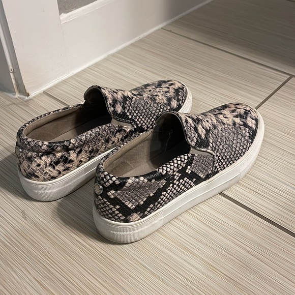 Steve Madden snakeskin sneakers - Picture 2 of 2